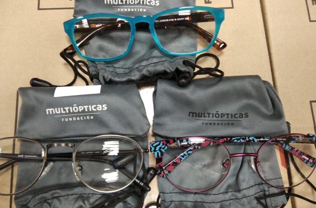 Donación de la Fundación Multiópticas de gafas para nuestros usuarios del Centro Social Mensajeros de la Paz El Pozo