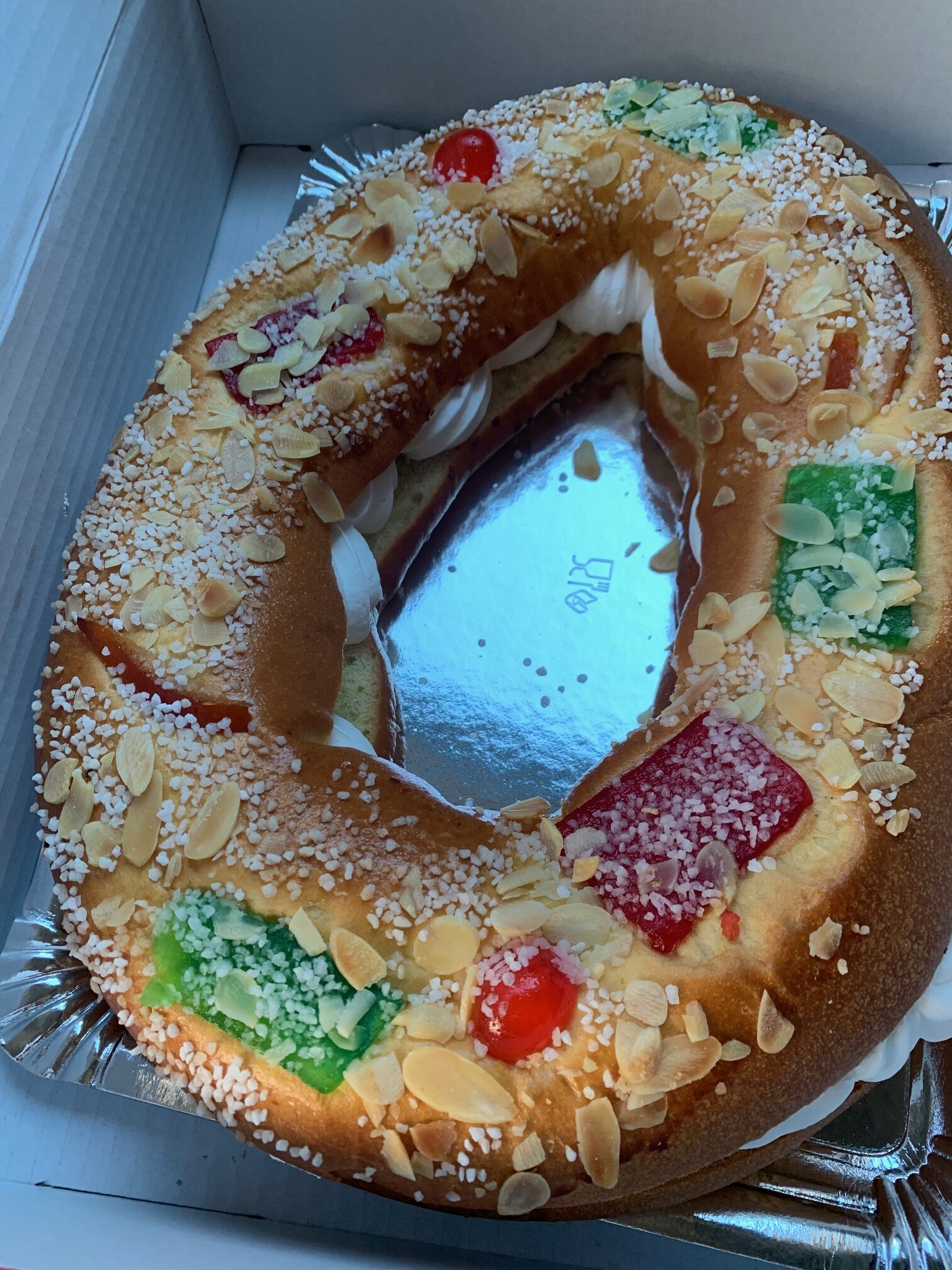 Ya hemos repartido los dos palets de roscones donados por Tartalia