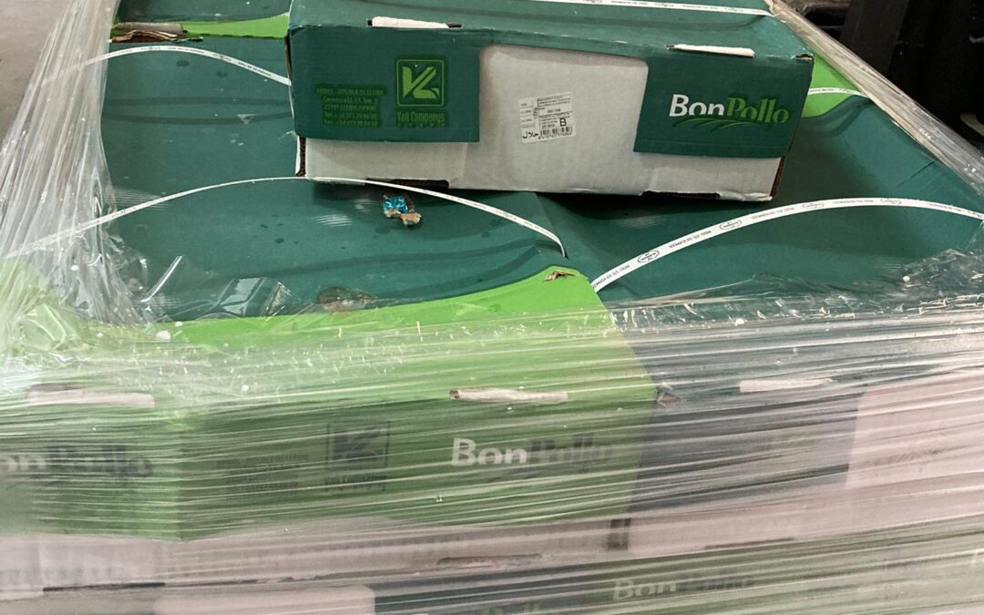 Hemos recibido de @UCALSA_España la donación de aceite, sal, azúcar y pollo.
