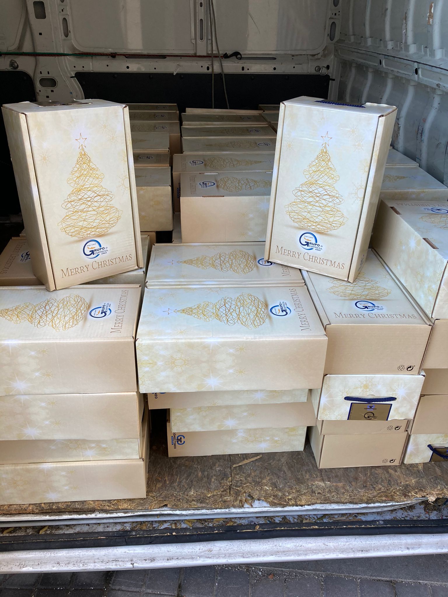 Los trabajadores del Grupo de Empresa Airbus ceden su cestas de navidad