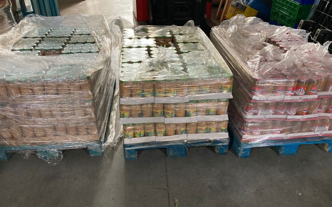 Hacemos una donación de productos no perecederos a la Red Vecinal Zerrillo