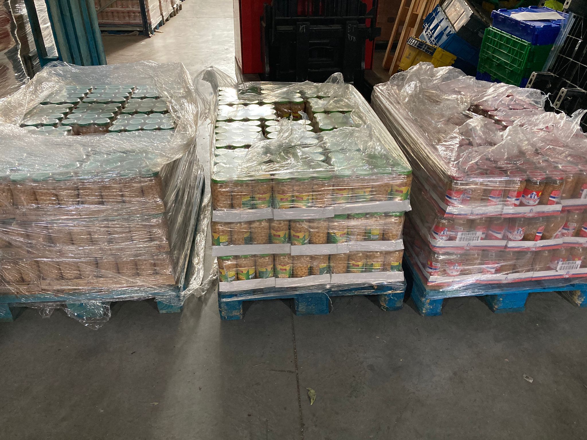 Hacemos una donación de productos no perecederos a la Red Vecinal Zerrillo