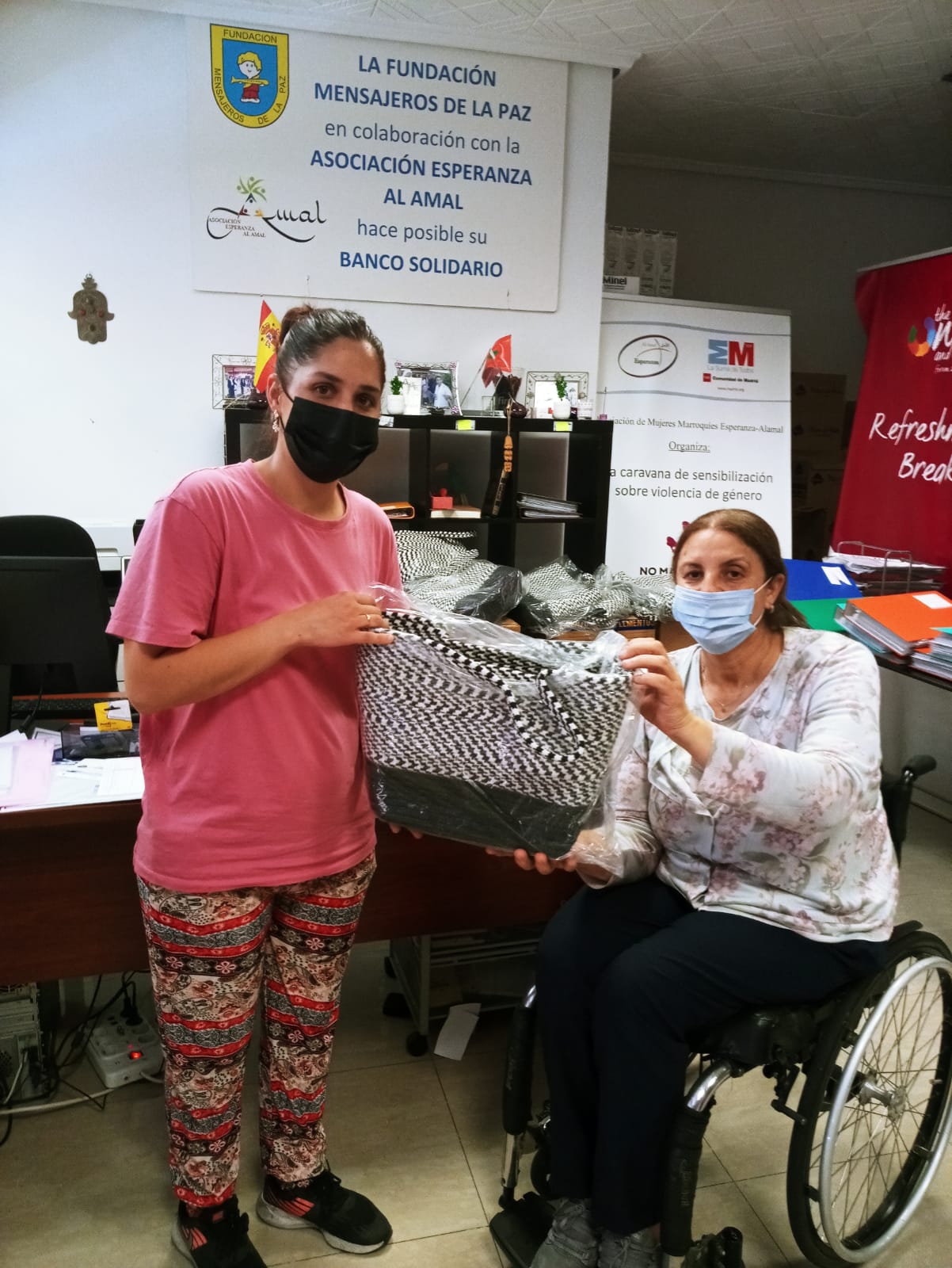 @AM FASHION & ACCESSORIES nos ha hecho entrega de 11 palets con 1320 bolsos