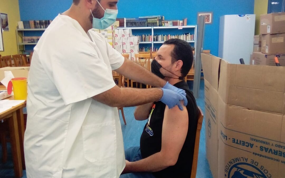 @madridsalud se ha desplazado al Centro de Villaverde para vacunar a los usuarios del comedor.