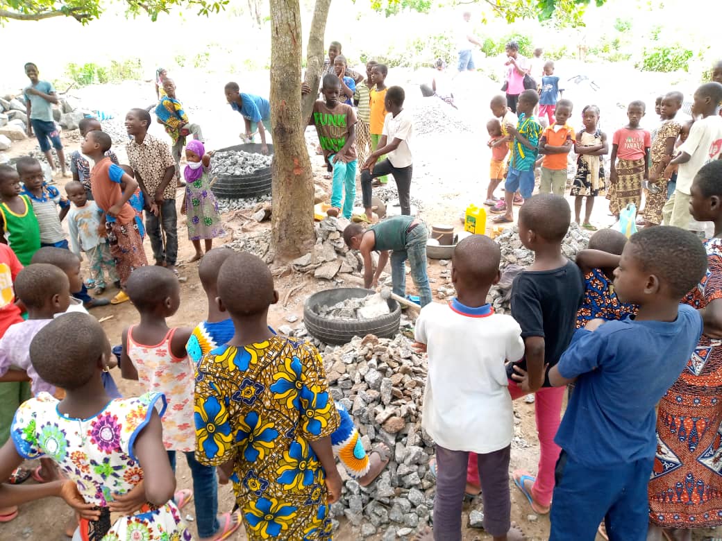 Visita de los niños del campamente de Beni a la Cantera