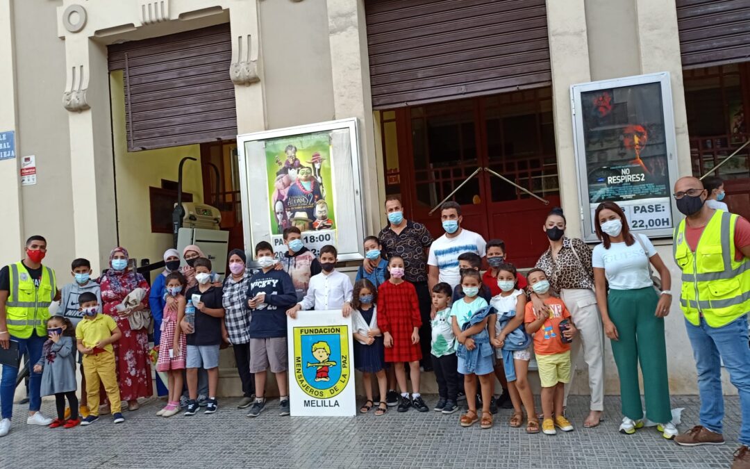 La Fundación Mensajeros de la Paz ha organizado una tarde de cine para padres y niños de familias vulnerables