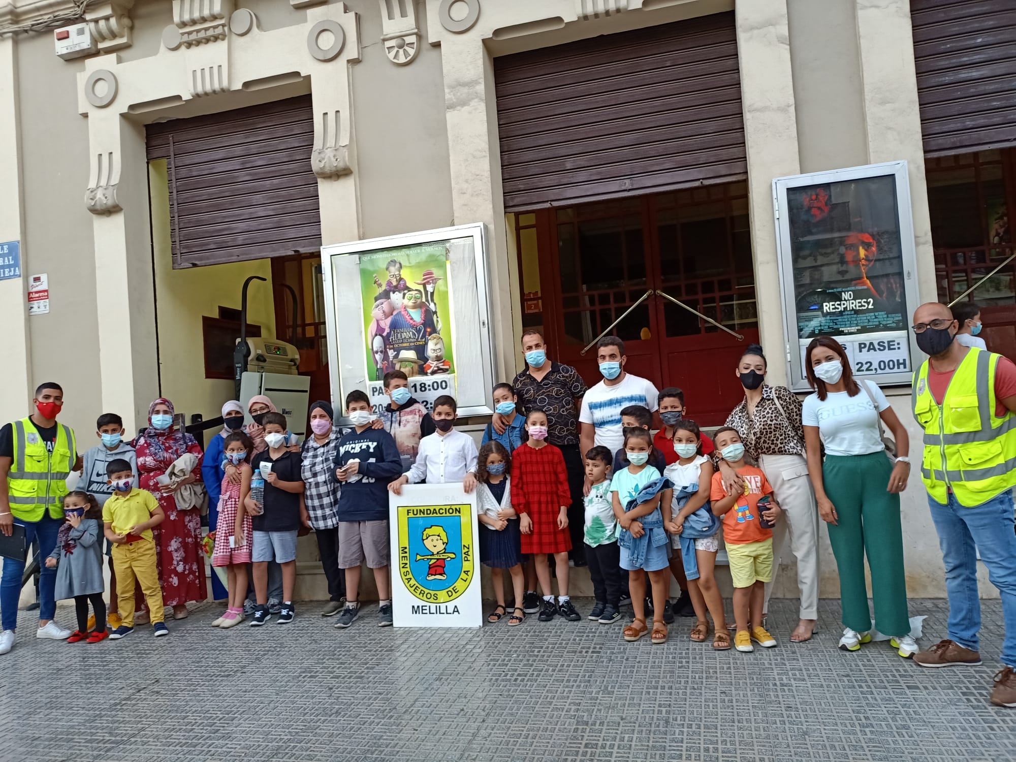 La Fundación Mensajeros de la Paz ha organizado una tarde de cine para padres y niños de familias vulnerables