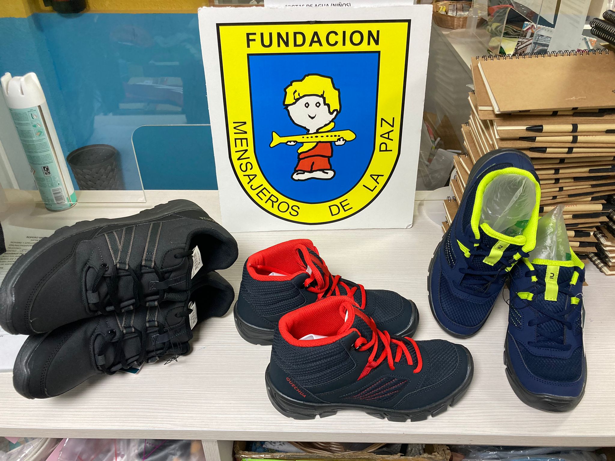 La Fundación Mensajeros de la Paz acaba de recibir 310 pares de zapatos, a través de la campaña «Zapatos Nuevos»