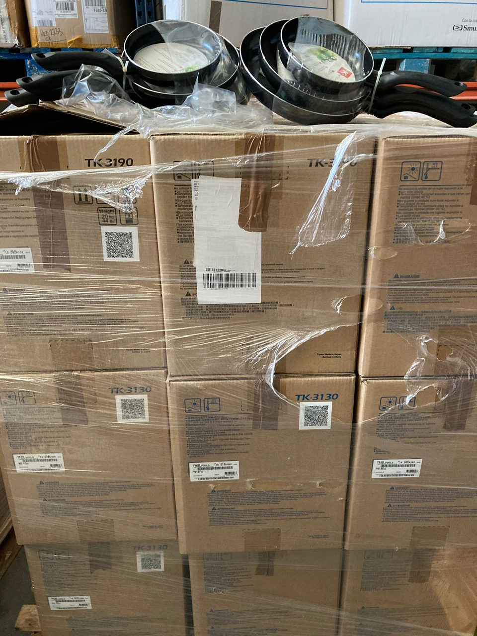 Nuestro agradecimiento a @redtipsa por ayudarnos a través de la entrega de 10 palets, con artículos muy diversos como cacerolas, sartenes, planchas….