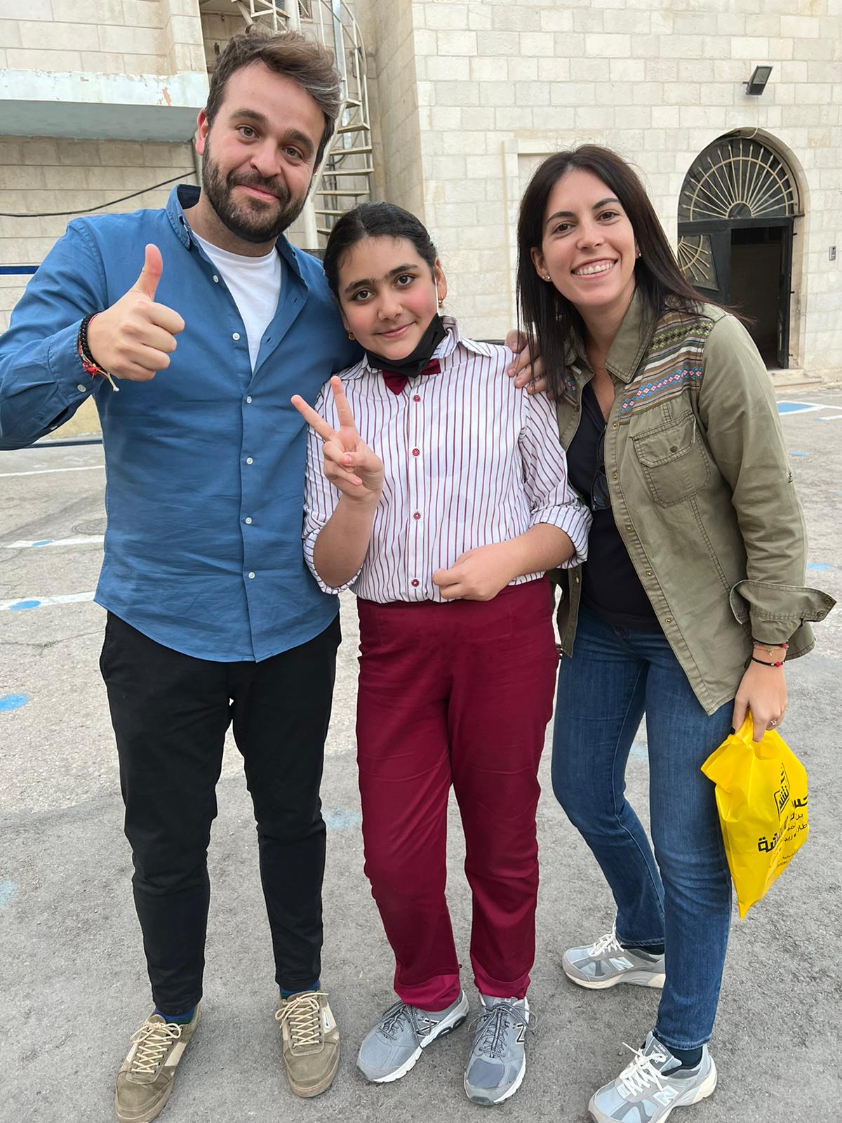 Visita a la Escuela de niños refugiados de la Fundación Mensajeros de la Paz Jordania de  Adriana Maldonado y Juan Francisco Serrano