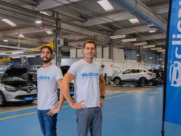 CLICAR, entidad que colabora con la Fundación Mensajeros de la Paz a través de la iniciativa solidaria #AccionesDeBuenaMano mediante la cesión de vehículos