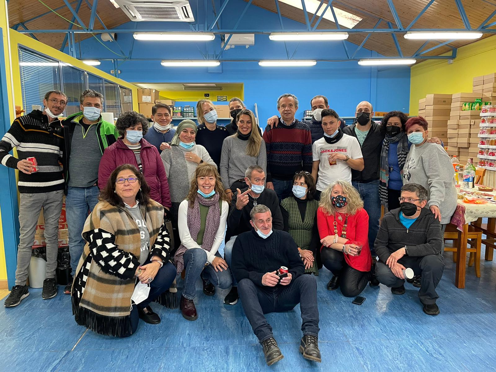 Ayer tuvo lugar en el Centro Familiar Mensajeros de la Paz Villaverde, con unos días de anticipación, la Copa de Navidad con los voluntarios