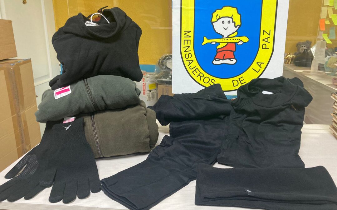 agradecimiento a @CaixaBank y @fundlacaixa por la entrega de forros polares, camisetas térmicas, pantalones térmicos, bragas de cuello, guantes, etc..