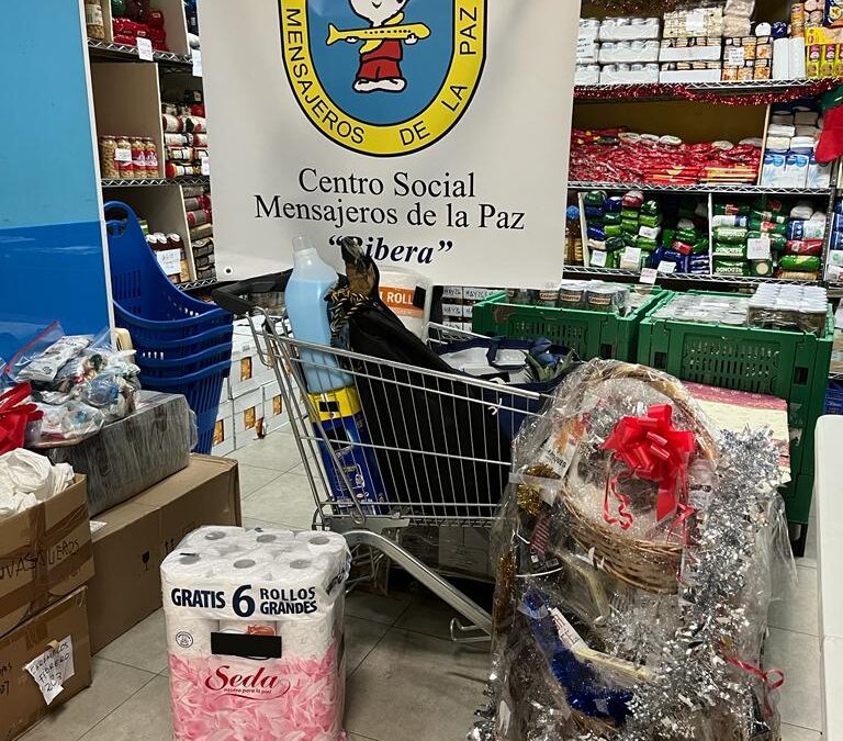 El equipo del programa de Mediaset @salvame.programa nos ha hecho llegar esta estupenda cesta con productos navideños