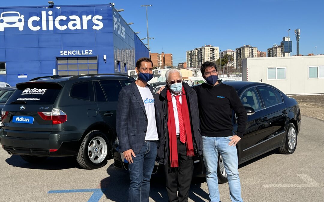 Pablo y Carlos, dueños de @clicarsspain, han hecho entrega al Padre Angel de dos nuevos vehículos dentro del Programa Solidario