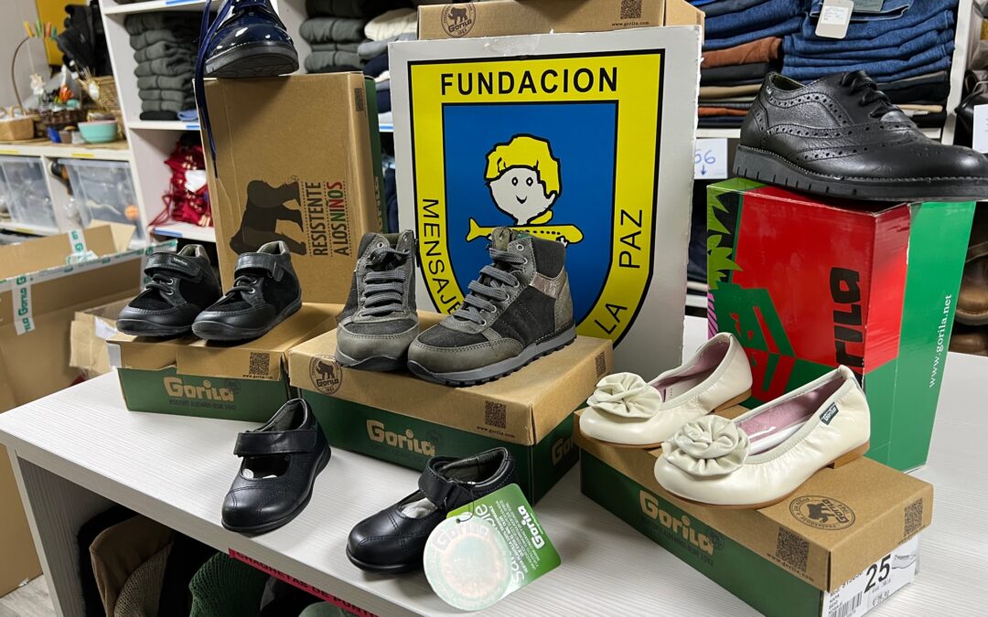 Donación de zapatos de niños Gorila