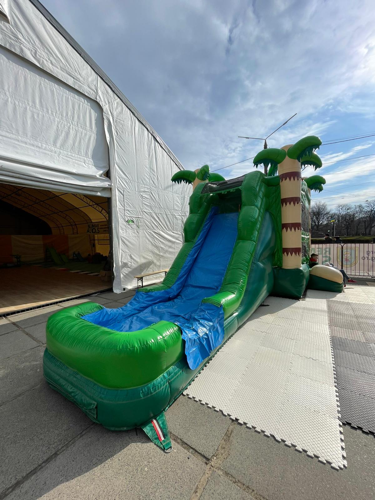 Creación de una sala de juegos en nuestras carpas en Cernauti – Ucrania