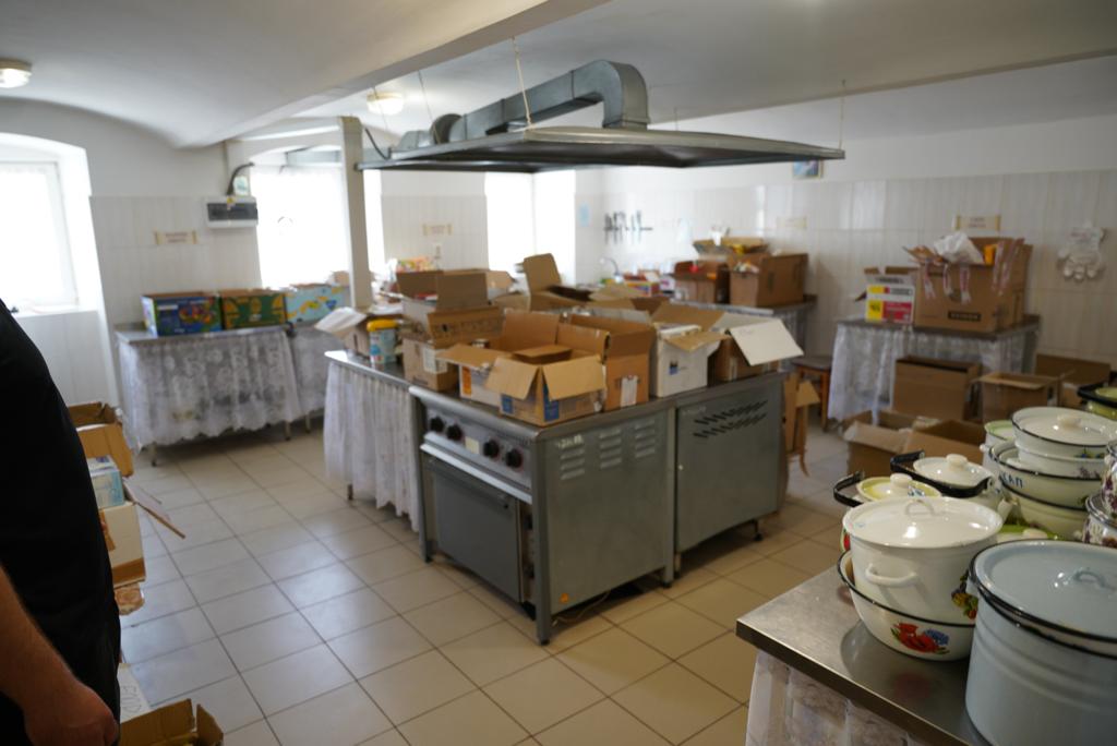 video 2 nuevo centro de refugiados en la ciudad de Chernivtsi Ucrania