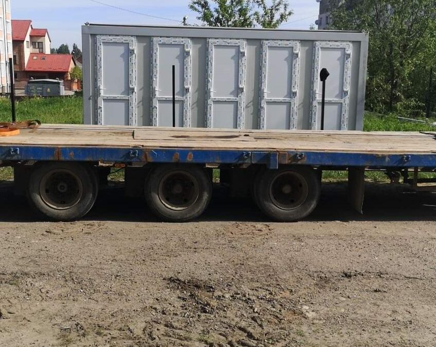 LLegada container duchas a Ucrania a la ciudad de Mostyska