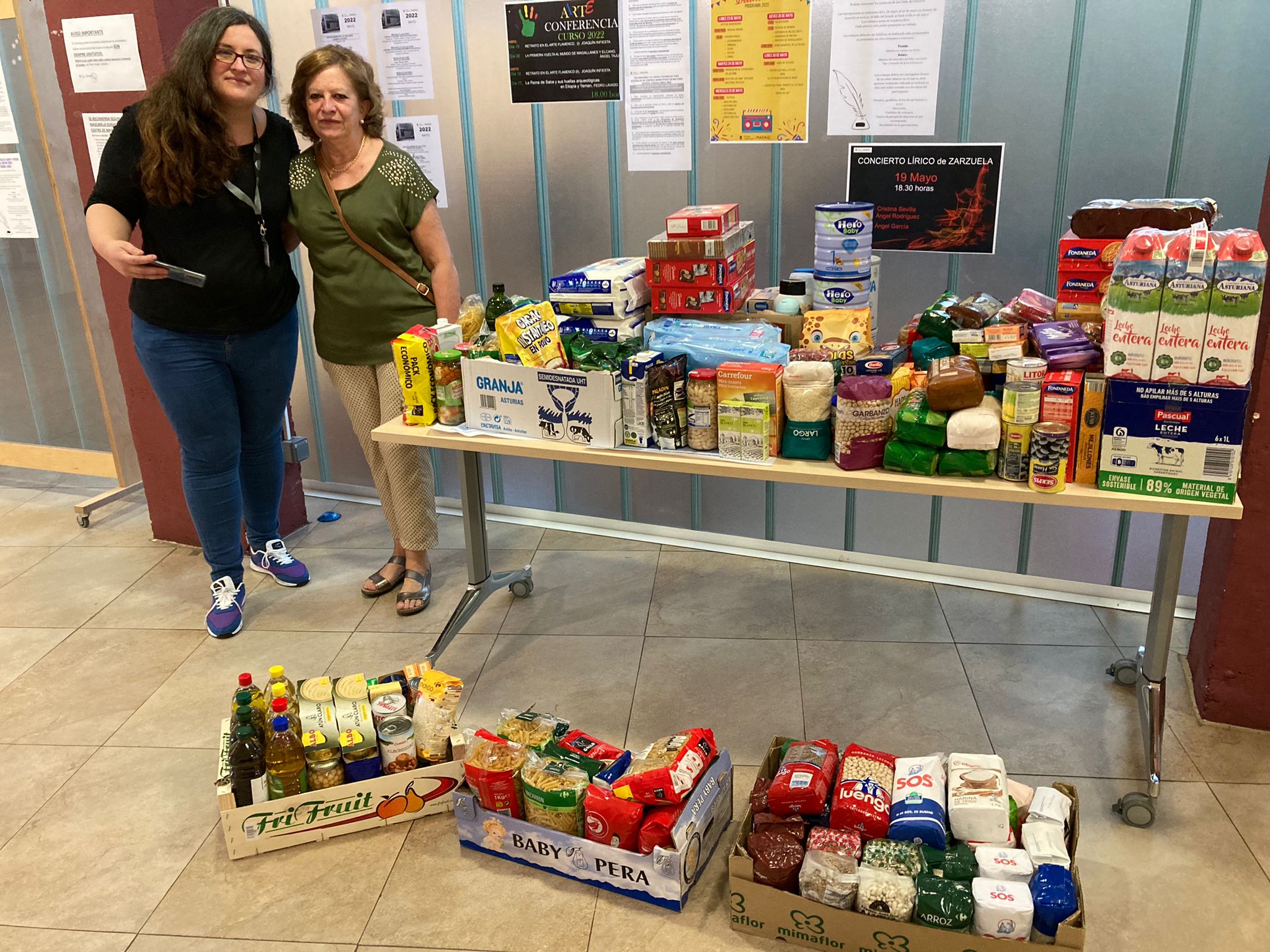 Donación alimentos del Centro Municipal de Mayores Carmen Laforet