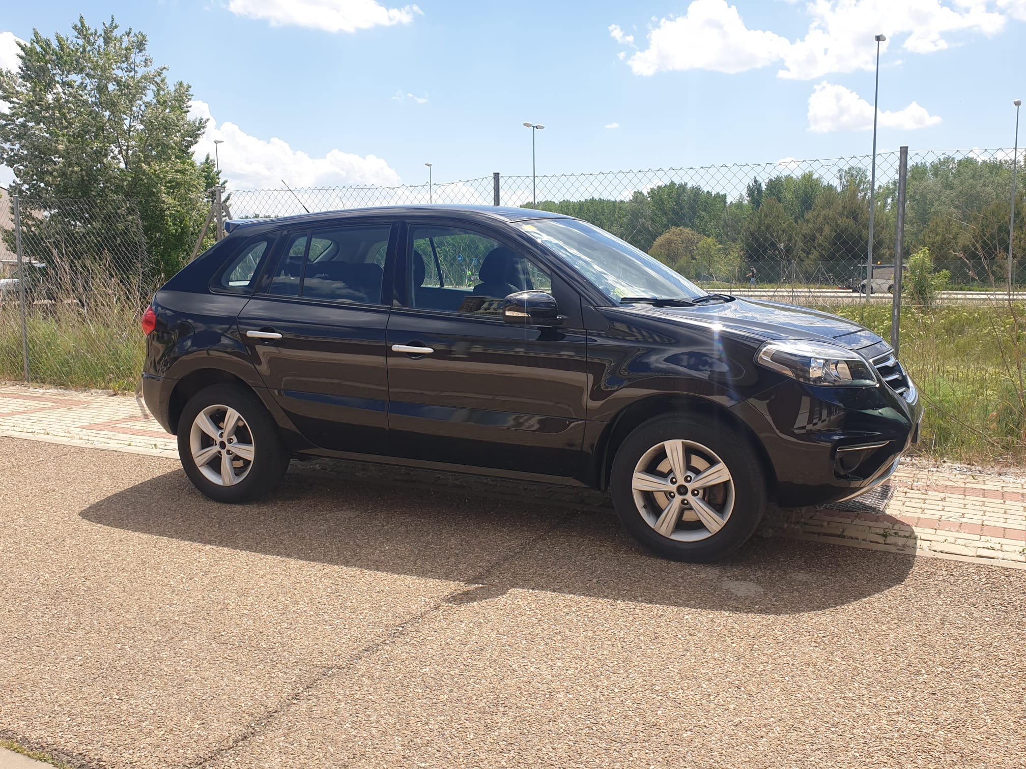 Entrega de un nuevo vehículo para el hogar infantil de Mensajeros de la Paz en Palencia