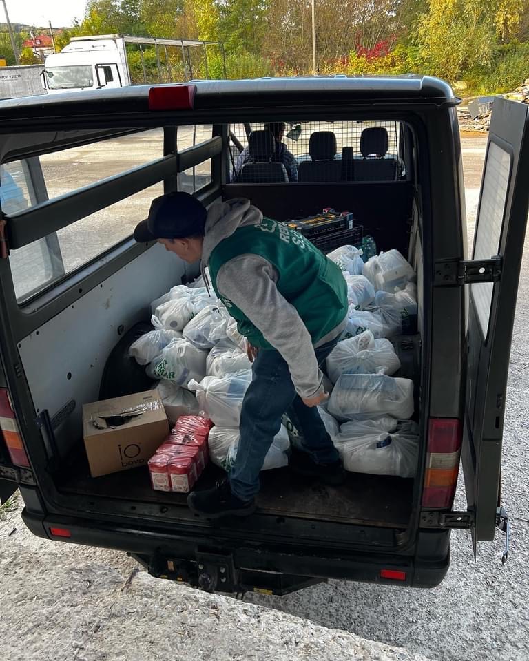 Ayuda alimentaria en la ciudad de Revno en Ucrania