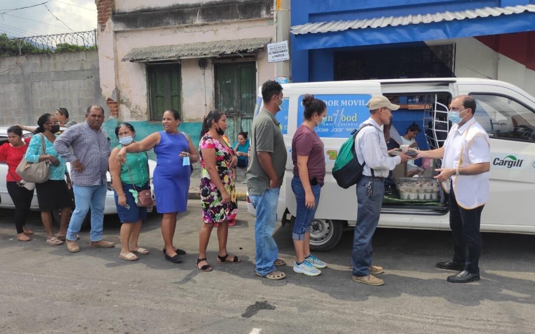 Reparto de alimentos en la Escuela Madre Mazzarello en San Pedro Sula – Honduras