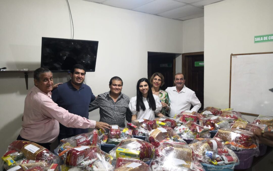 Entrega cestas de navidad en honduras