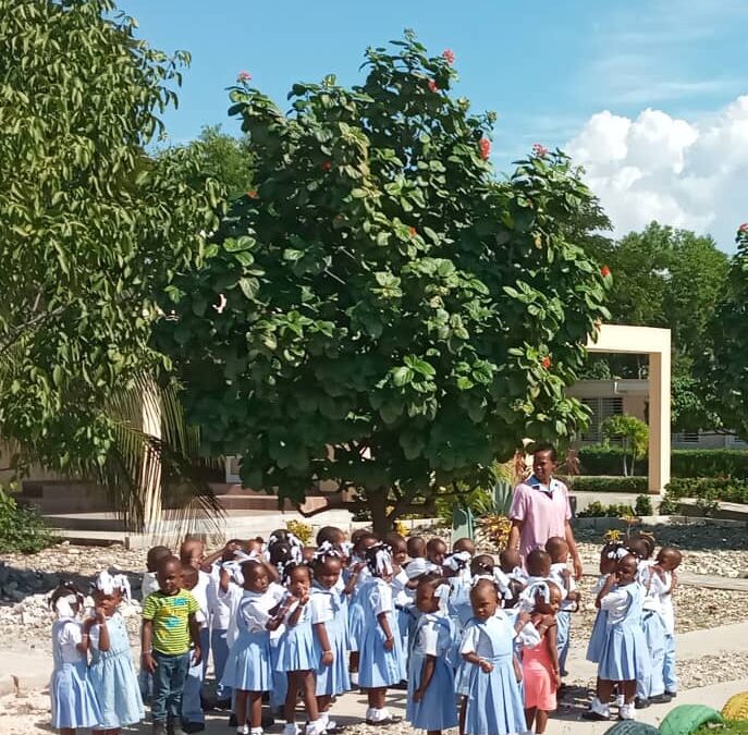 Instalación de baterias eléctricas en la Escuela Maternal en Puerto Príncipe – Haiti
