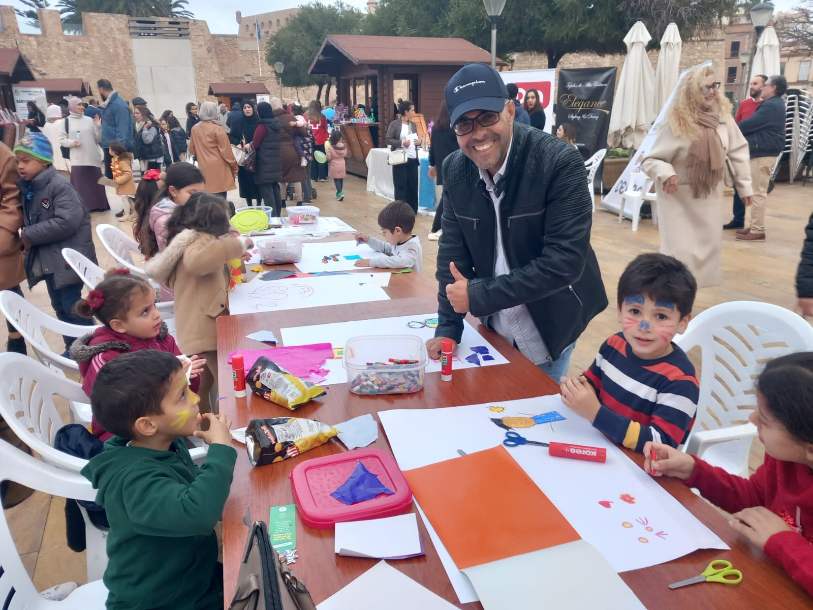 Visita de autoridades al stand de la Jornada de Informacion del Voluntariado en Melilla