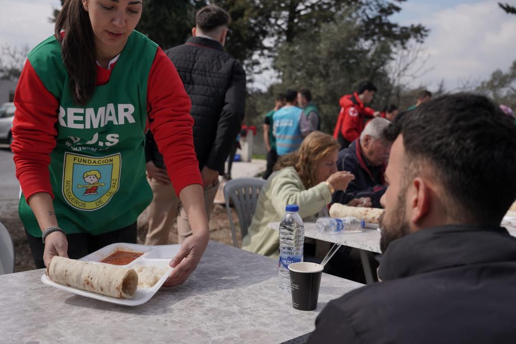 Reparto de 600 menús díarios a los afectados del terremoto de Turquia