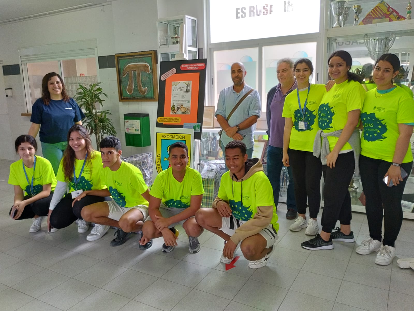 Entrega de productos campaña IES RUSADIR