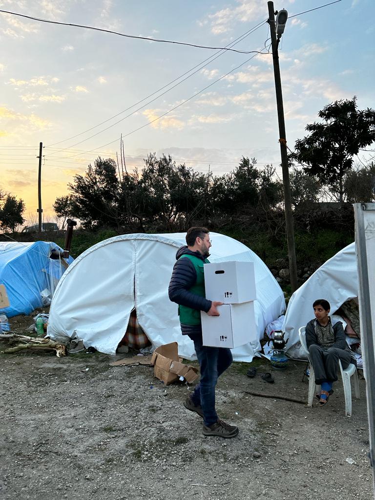 Reparto de Alimentos a Familias afectadas por el terremoto