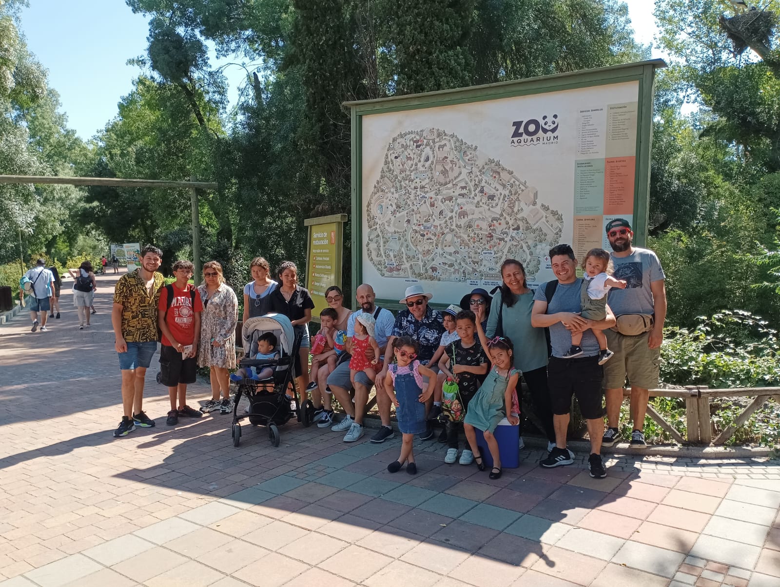 Visita Zoo familias del Centro Familiar Mensajeros de la Paz Villaverde