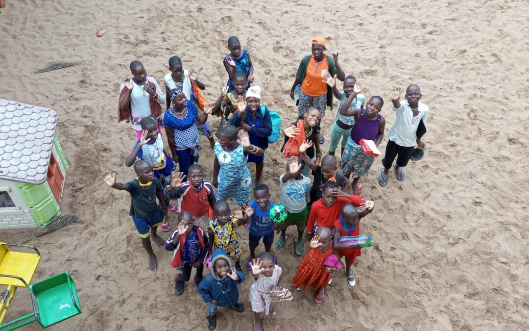 Comienza nuestro campamento de verano para los niños de Benin – Africa ants qui partent ce jour  7 juillet 2023