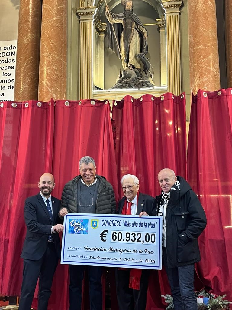 Entrega de la recaudación del Congreso «Más allá de la vida»