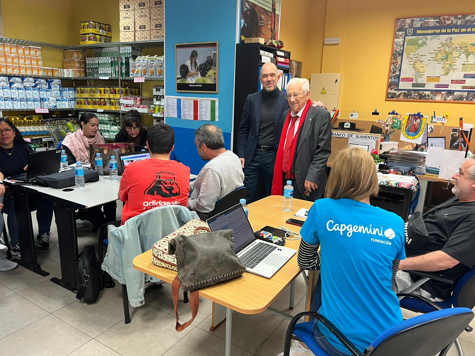 Inicio de los talleres de lucha contra la brecha digital para los usuarios de los Comedores Familiares y Banco Solidario de la Fundación Capgemini