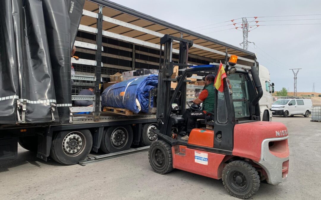 Envío tráiler ayuda humanitaria a Ucrania para damnificados de la guerra