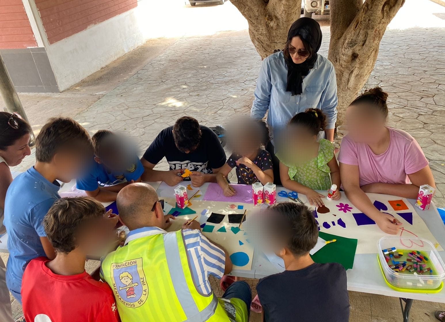 Taller de expresión artística en el Barrio de las Caracolas en Melilla