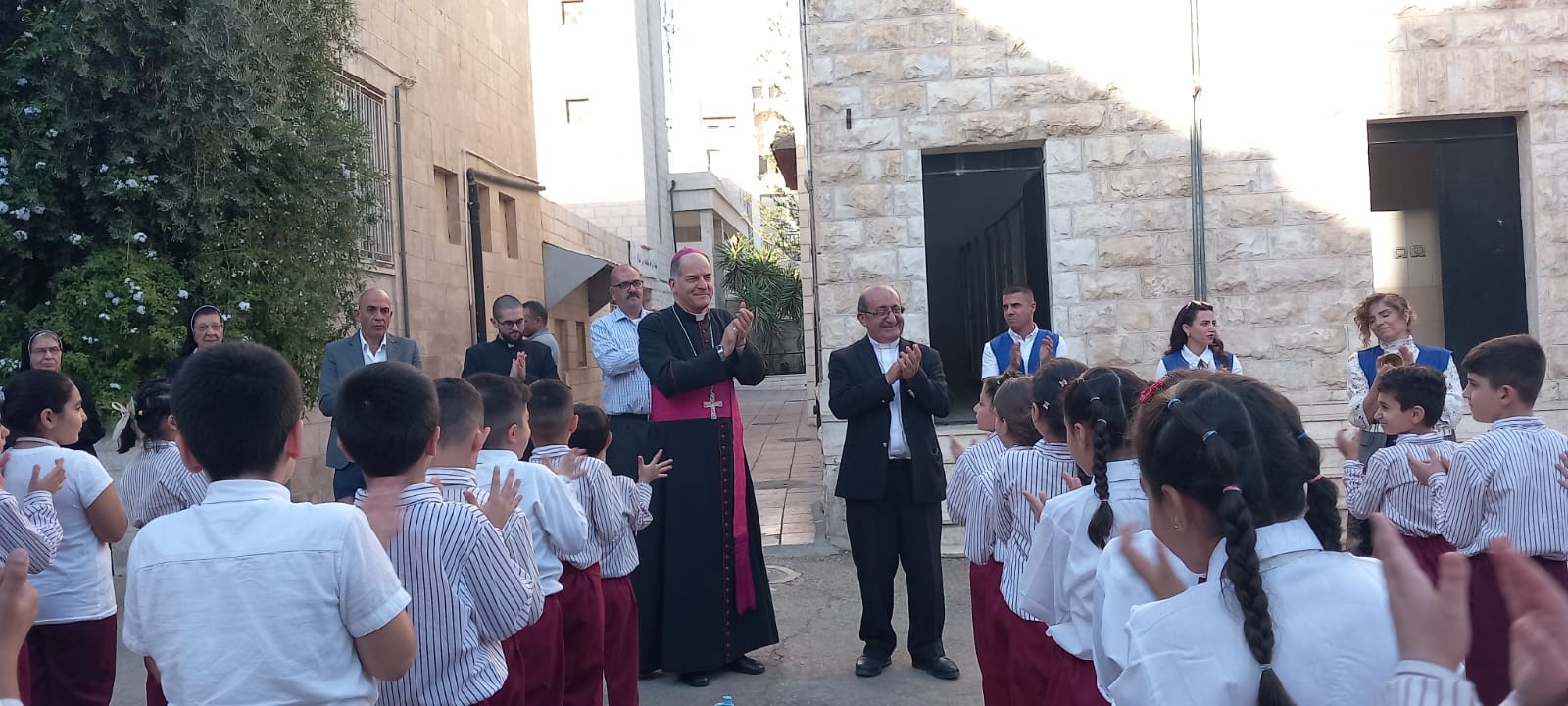 Visita del Nuncio de Su Santidad al Colegio de Refugiados Mensajeros de la Paz en Jordania