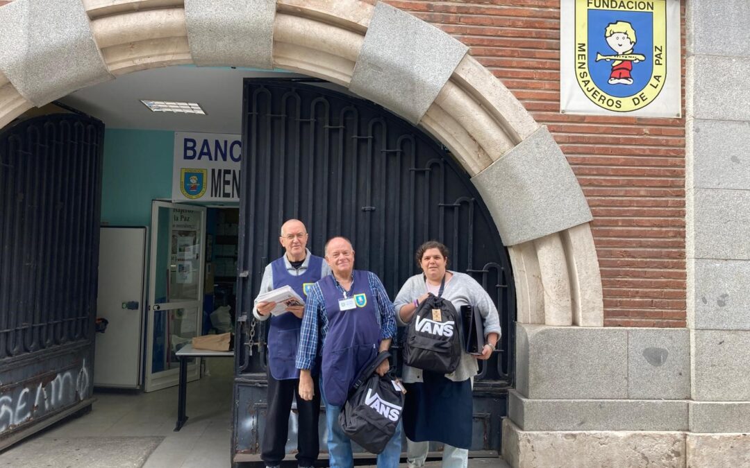 Donación de mochilas con material escolar de empleados de SEL