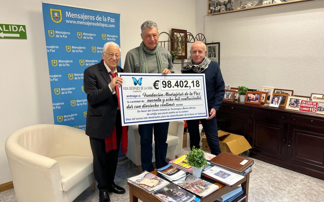 Entrega de la recaudación Congreso Vida después de la Vida