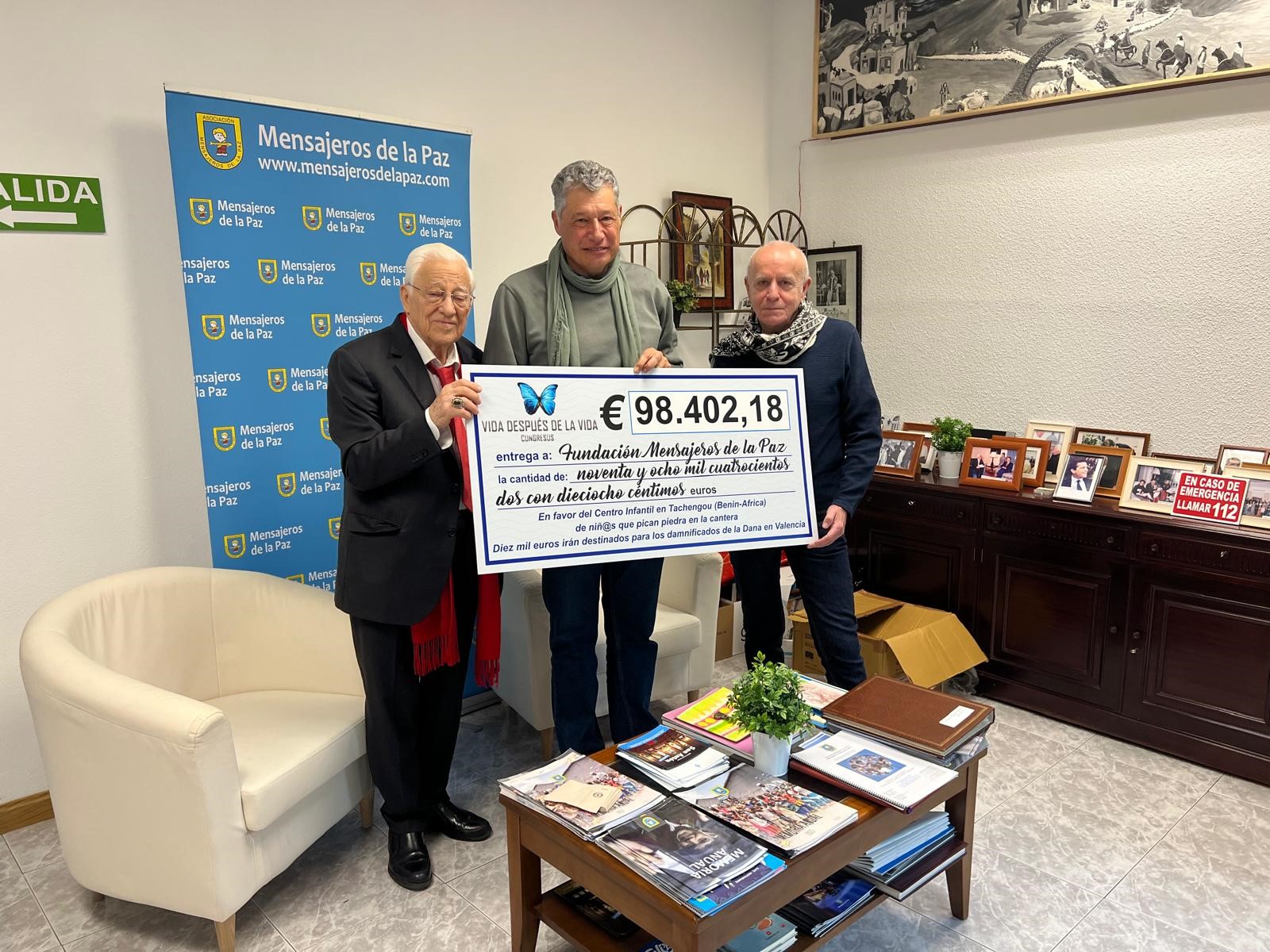 Entrega de la recaudación Congreso Vida después de la Vida