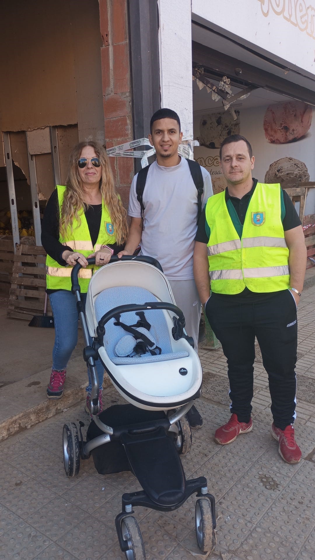 Entrega de carritos de bebés para los damnificados por la DANA en Valencia