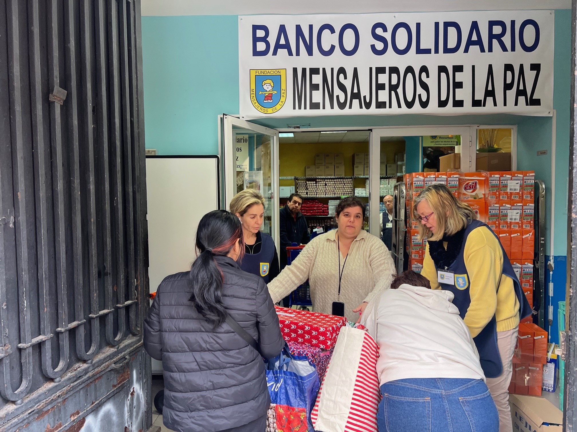 Entrega a las familias de los juguetes de la Fundación Capgemini «Ningún niño sin Navidad»