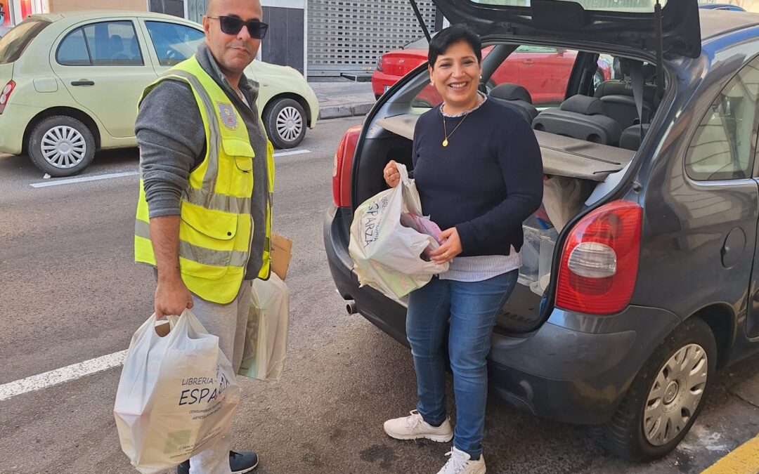 Entrega de juguetes a la Comunidad Hindú de Melilla