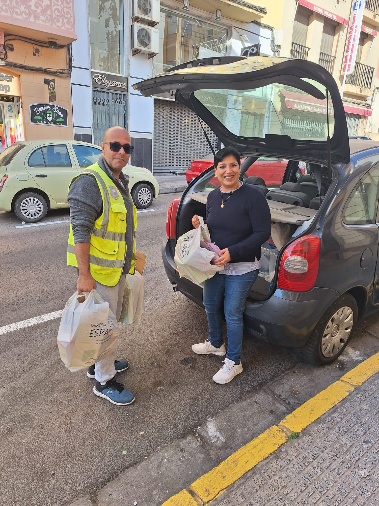 Entrega de juguetes a la Comunidad Hindú de Melilla