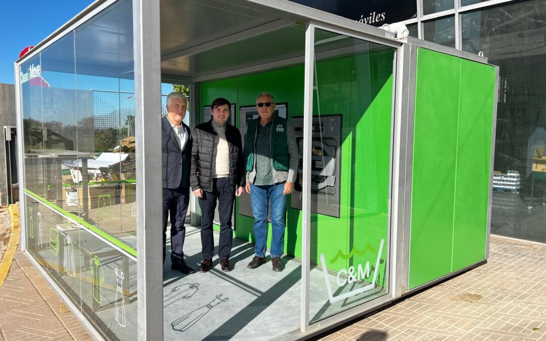 Visita del Secretario Autonómico de Familia y Servicios Sociales, Igualdad y Vivienda de la Generalitat Valenciana y el Delegado de ONCE