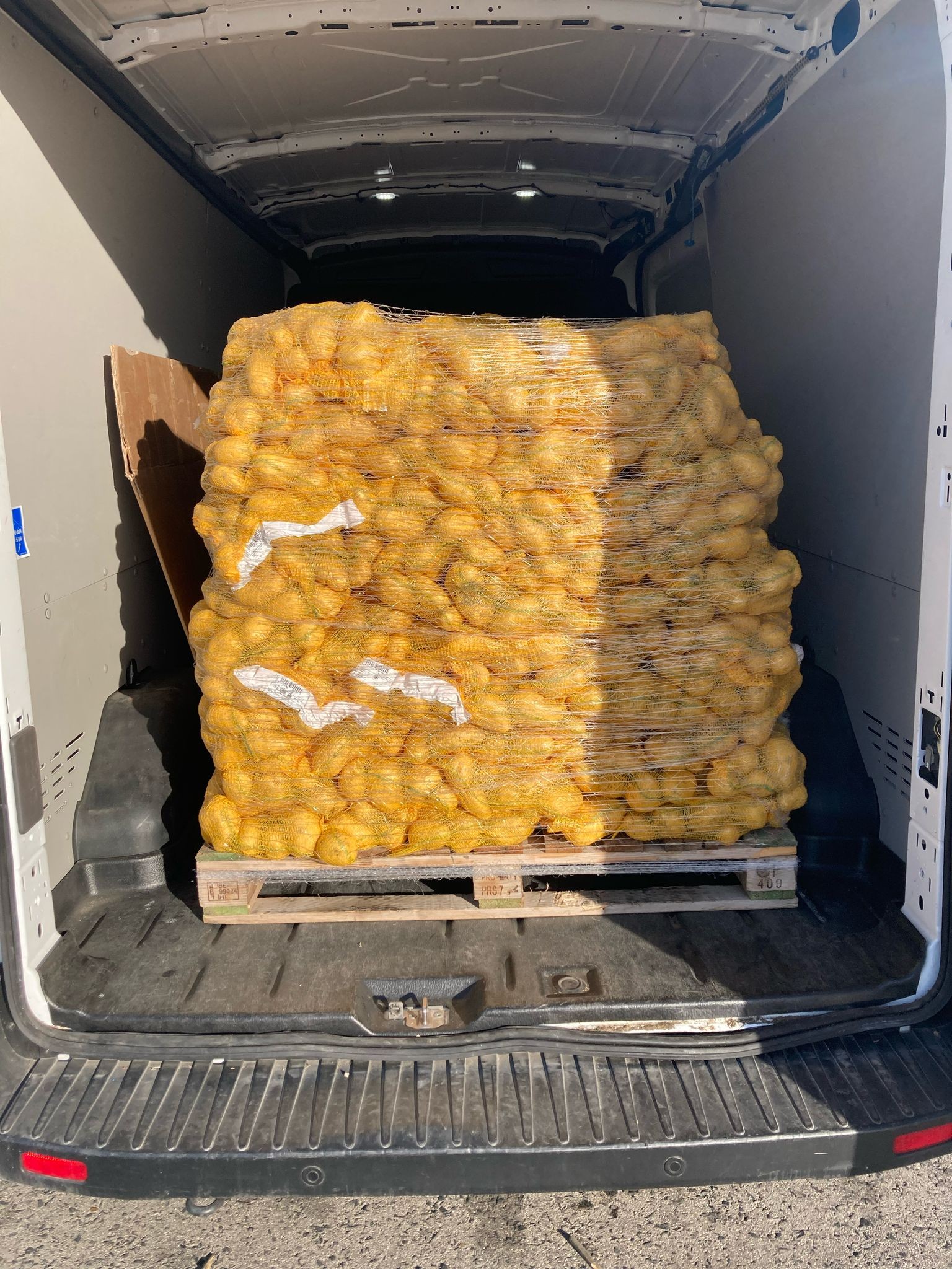 Donación de Ibérica de Patatas para nuestros Centros Familiares