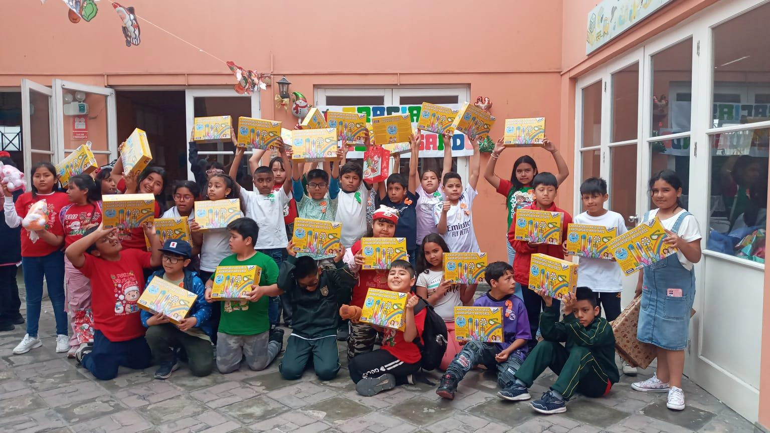 Agradecimiento a Fundación Crecer Jugando por la entrega de juguetes en Mensajeros de la Paz Perú